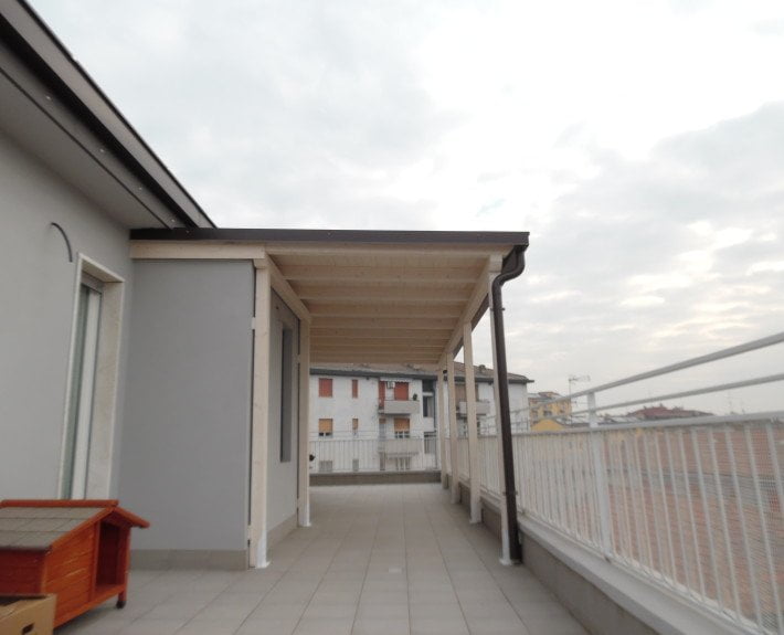 tettoia in legno addossata Milano