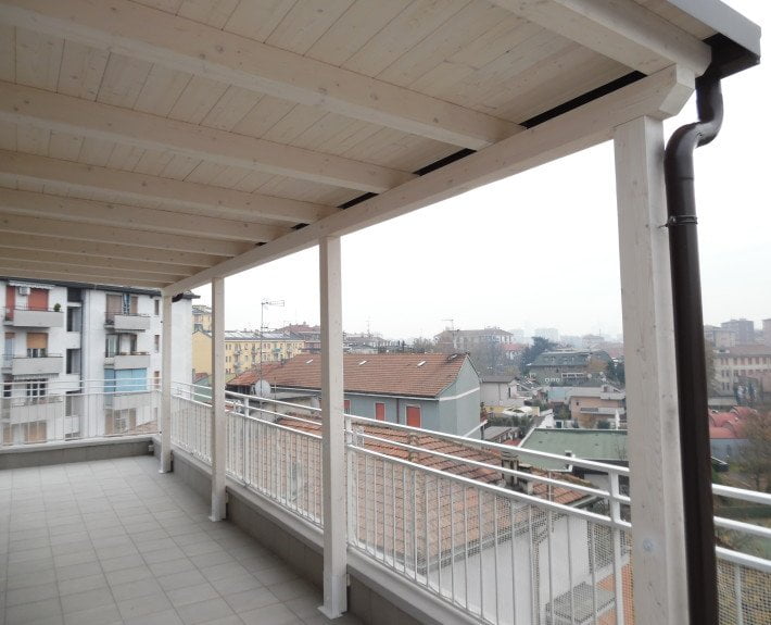 TETTOIA IN LEGNO SU TERRAZZO ADDOSSATA MILANO E PROVINCIA