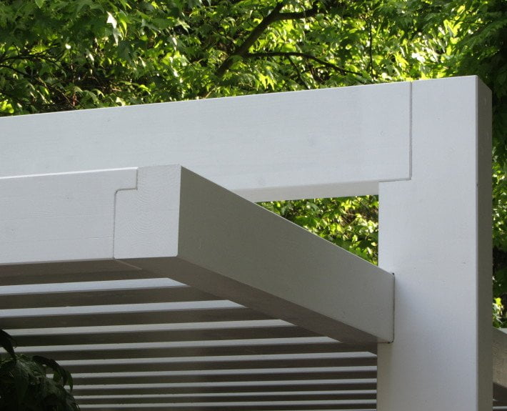 pergola in legno tra
