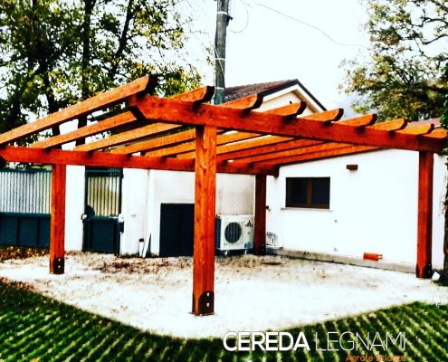 Pergola in legno con predisposizione per tenda