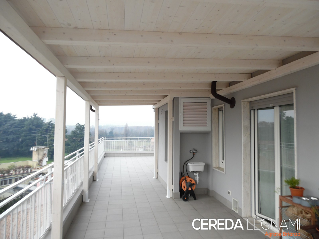 Milano: montaggio tettoia legno lamellare bianco.