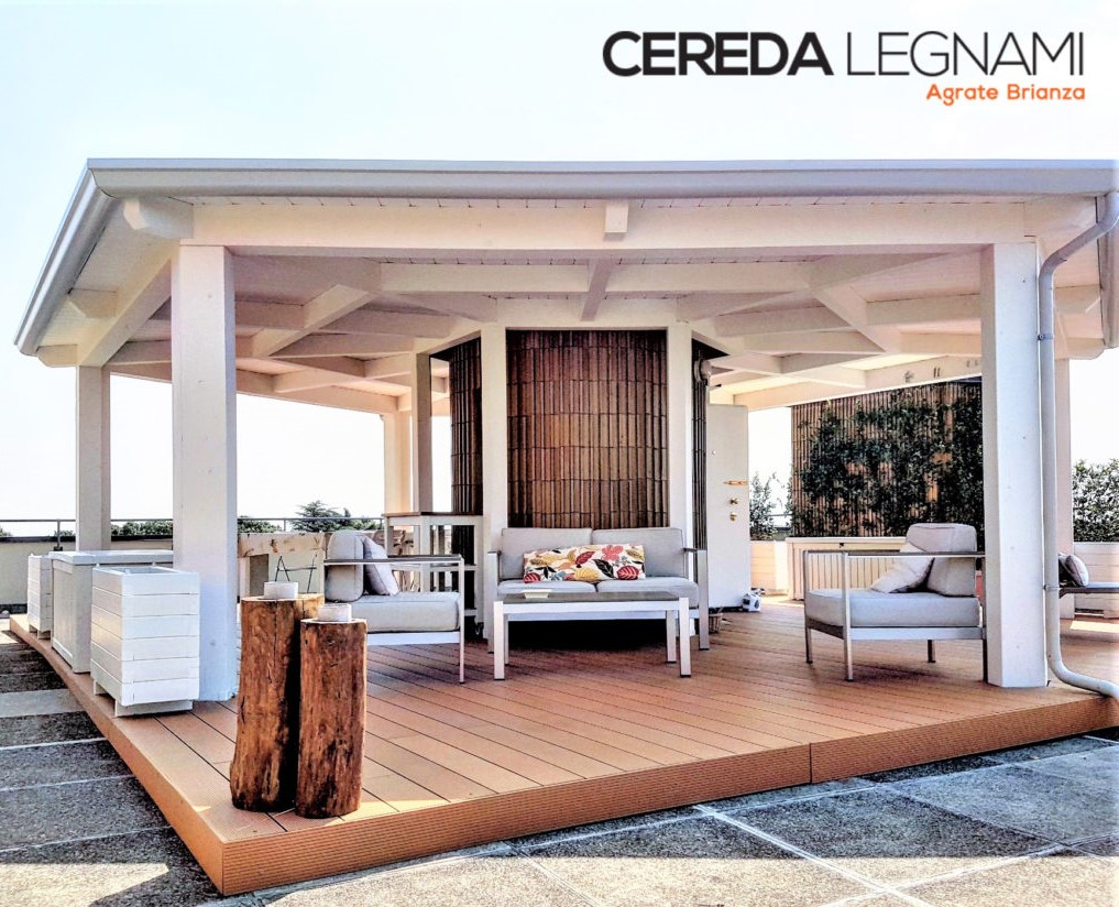 Gazebo in lamellare color bianco esagonale con abbellimenti moderno